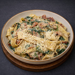 4. Makaron z boczkiem i szpinakiem